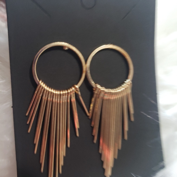 Fashion Earrings - Picture 5 of 6